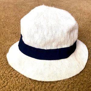 Unisex hat white blue ribbon